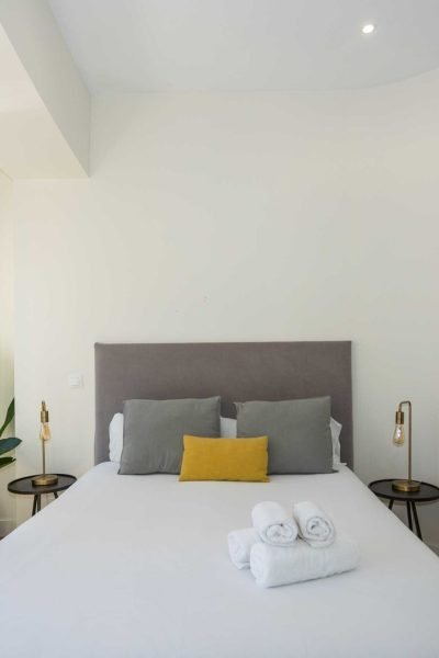 12 ESTUDIO SUPERIOR CON BALCON