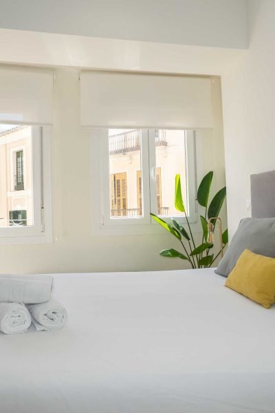 4 ESTUDIO SUPERIOR CON BALCON