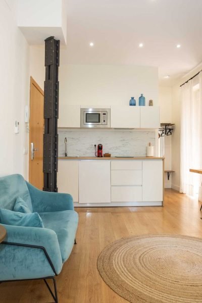 5 ESTUDIO SUPERIOR CON BALCON