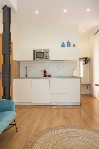 6 ESTUDIO SIPERIOR CON BALCON