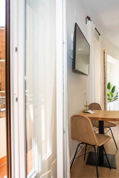 7 ESTUDIO SUPERIOR CON BALCON